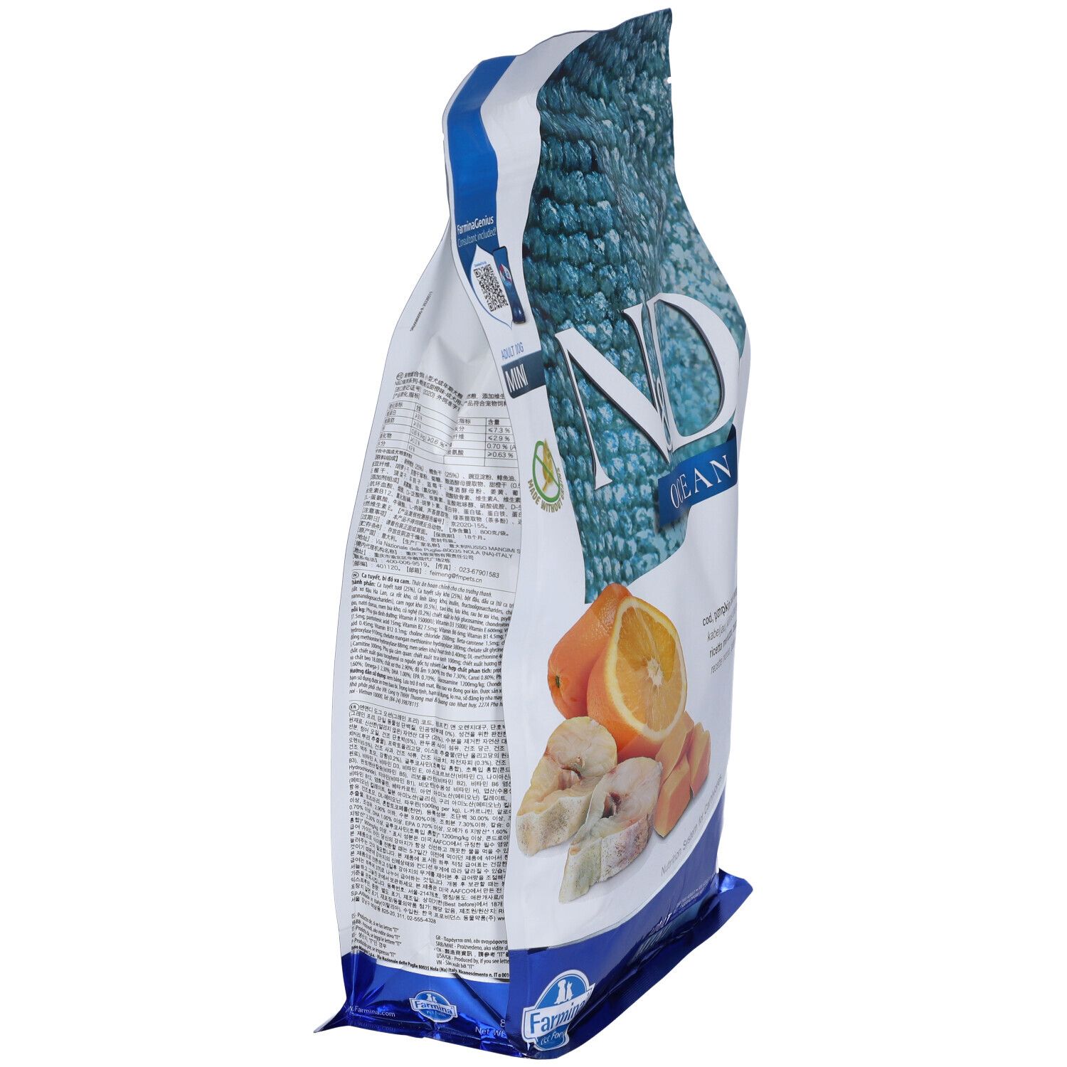 Seitenansicht der Trockenfutter-Verpackung. Marke N&D Ocean. Text und Abbildungen von Zutaten. Blaue und weiße Farbgebung.