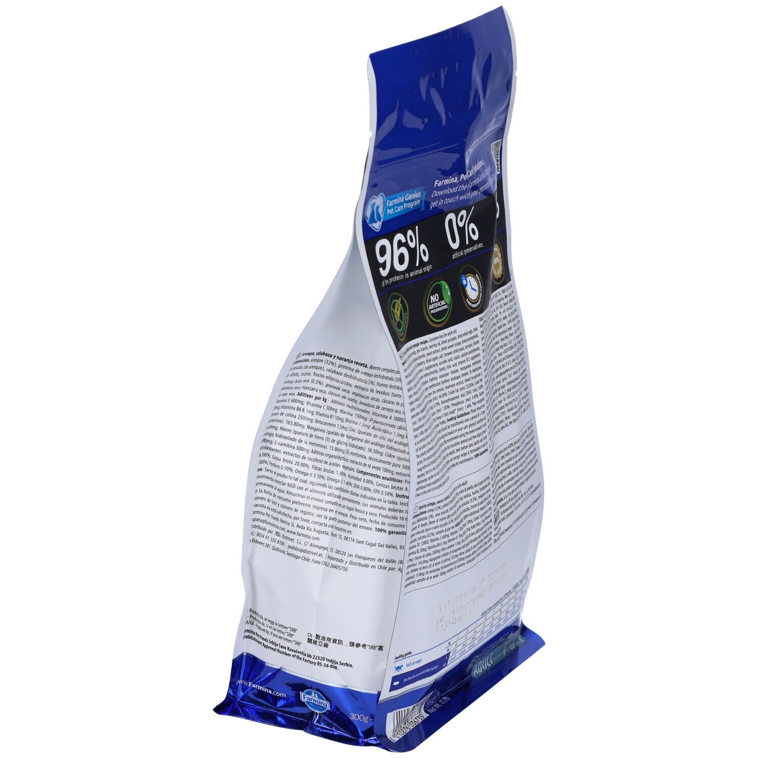 Seitenansicht der Trockenfutterverpackung. Text: 96% tierischen Ursprungs, 0% Konservierungsstoffe, 0% Getreide. Farmina.