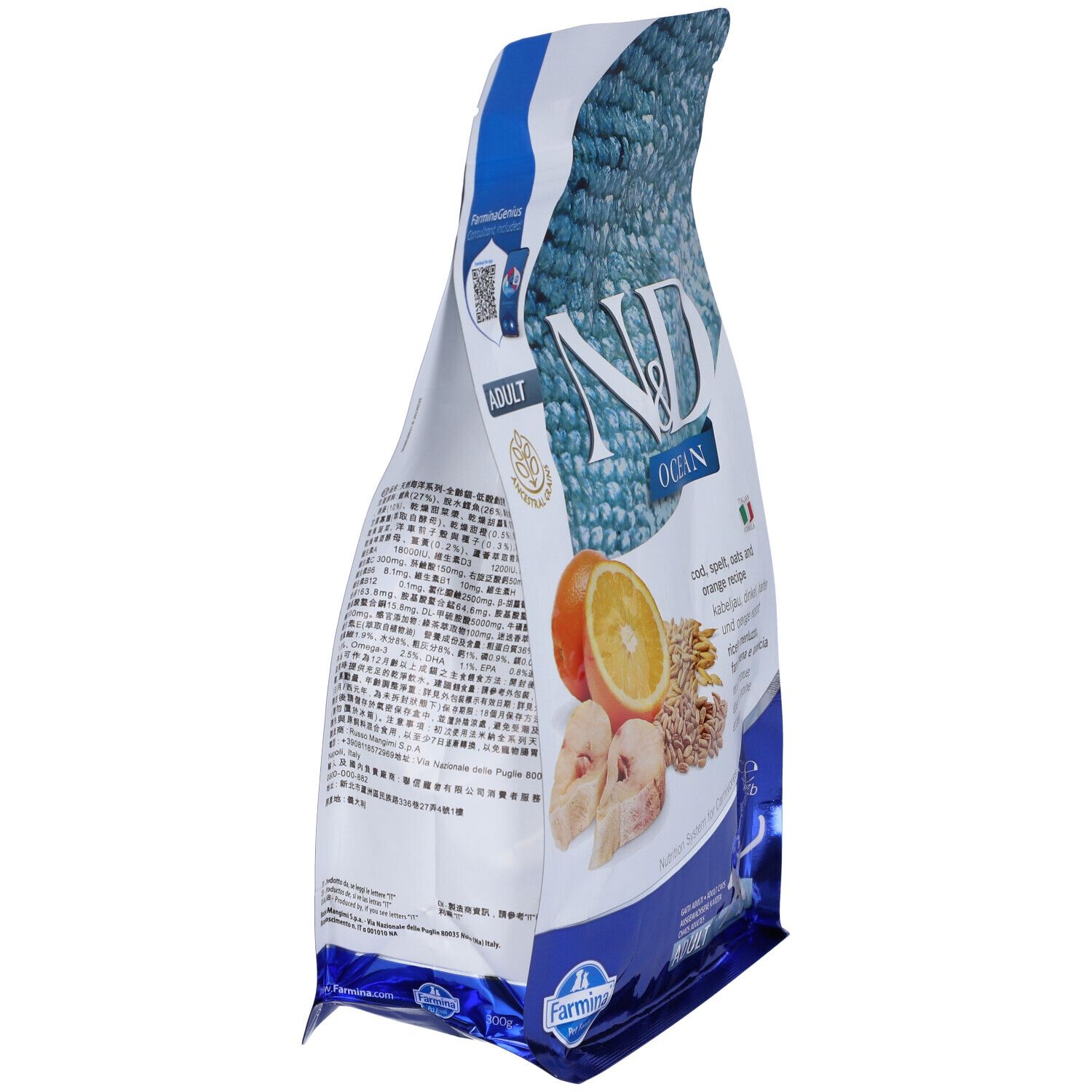 Seitenansicht der Trockenfutterverpackung. Aufdruck: N&D Ocean, Zutatenabbildung. Text: Adult. Blaue und weiße Verpackung.
