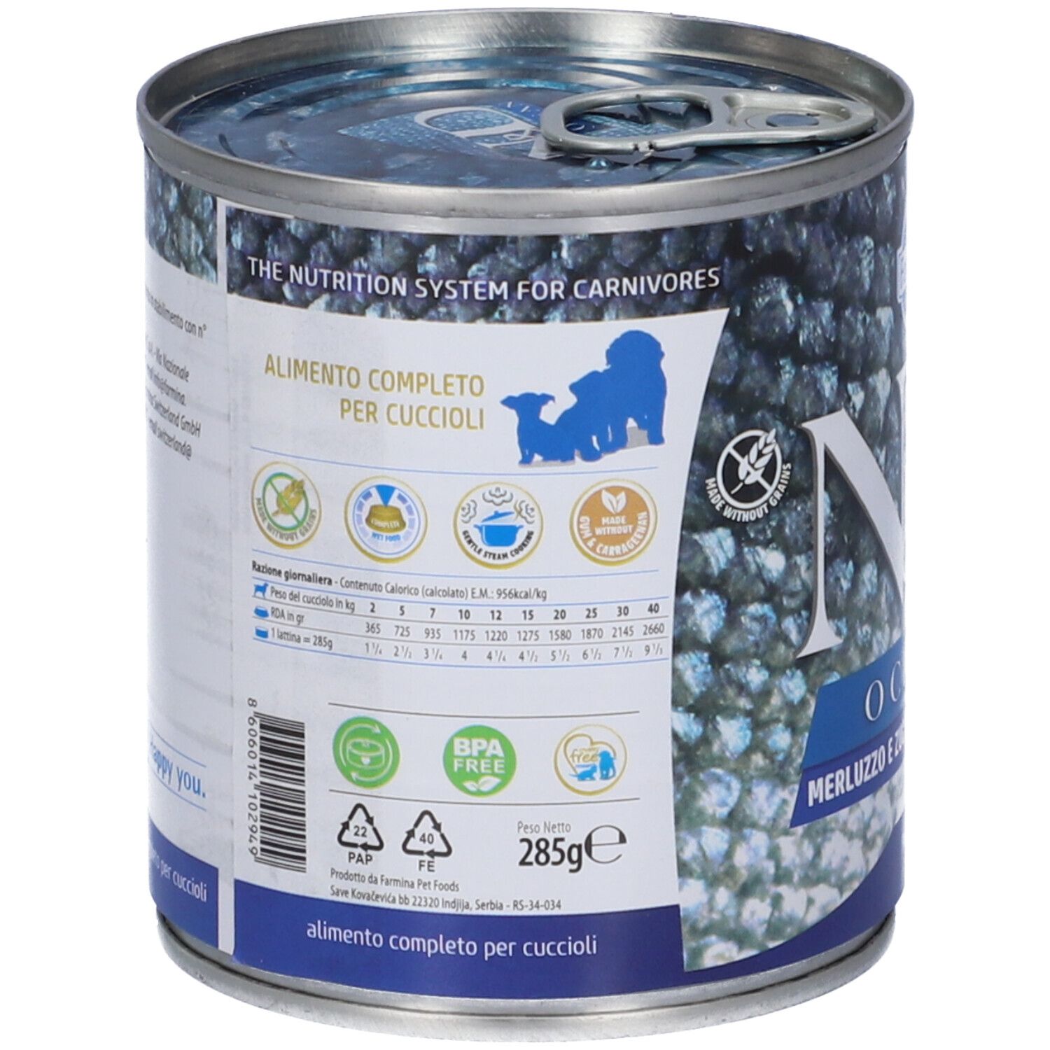 Rückseite der Dose. Text: Alimento completo per cuccioli. Nährwertangaben, Logos und Recycling-Symbole.