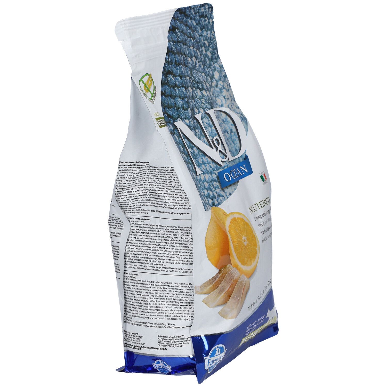 Seitenansicht der Trockenfutterverpackung. N&D Ocean. Text und Abbildungen von Orangen und Fisch.