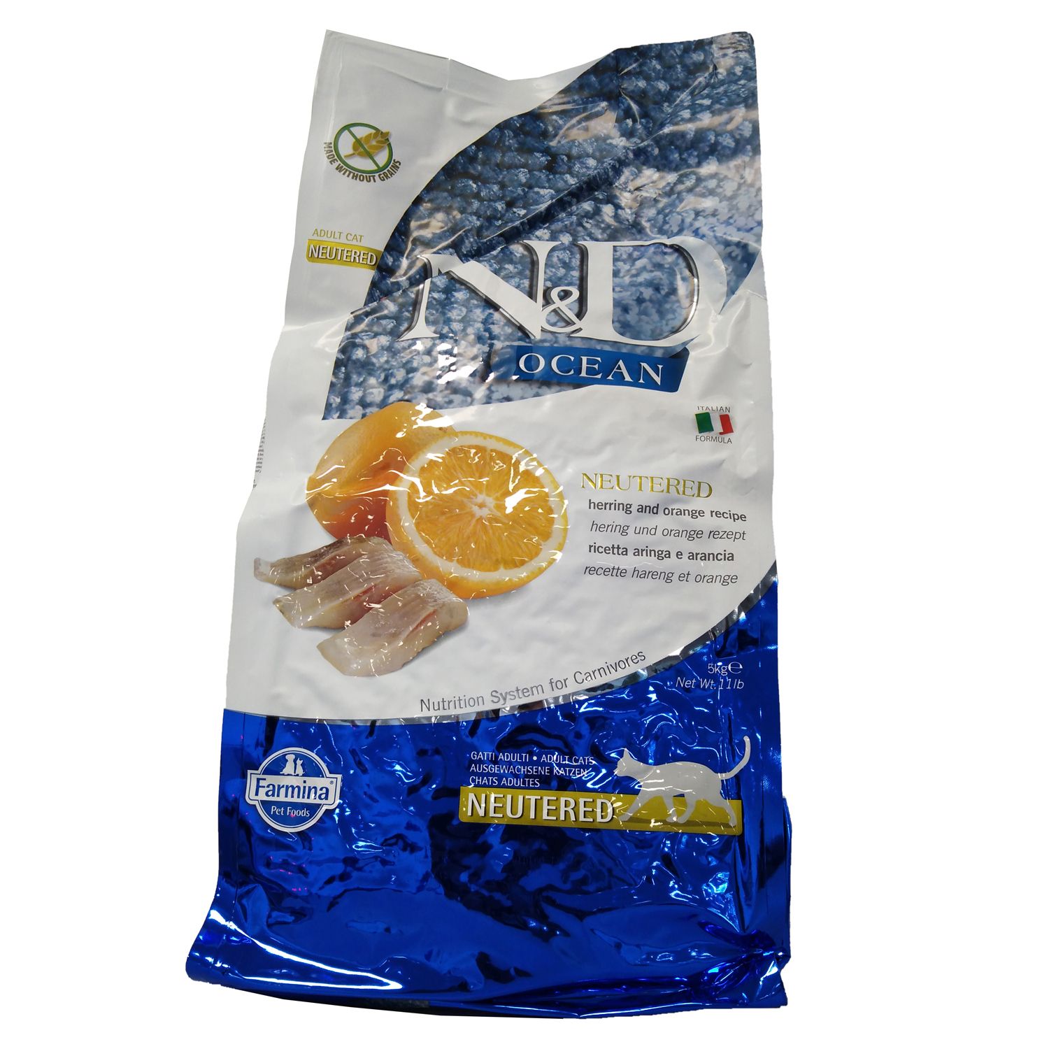 Beutel Trockenfutter. N&D Ocean, Hering & Orange. Abbildung von Orange und Fisch. Text: NEUTERED.