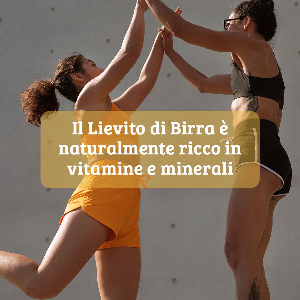 Zwei Frauen geben sich einen High-Five, Text über Bierhefe.