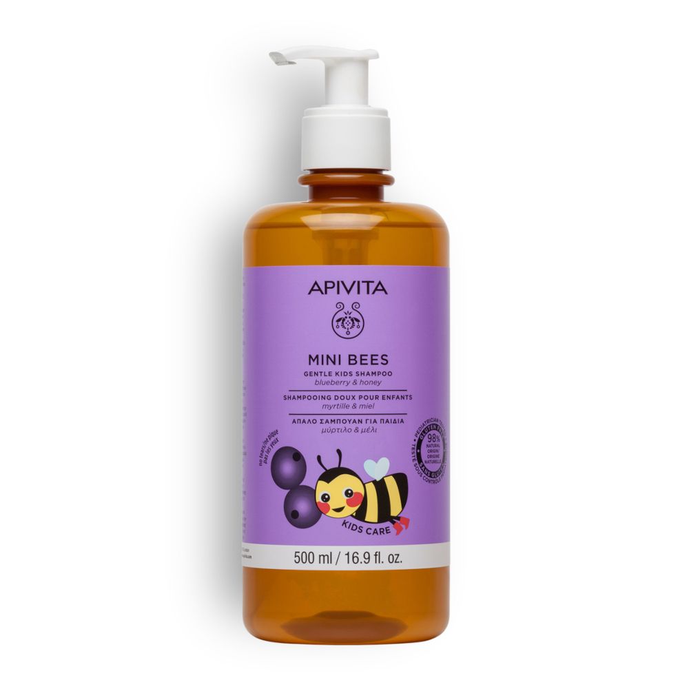 APIVITA Mini Bees Shampoo. Flasche mit Pumpe. Lila Etikett mit Produktnamen, Illustration und Inhaltsangabe.