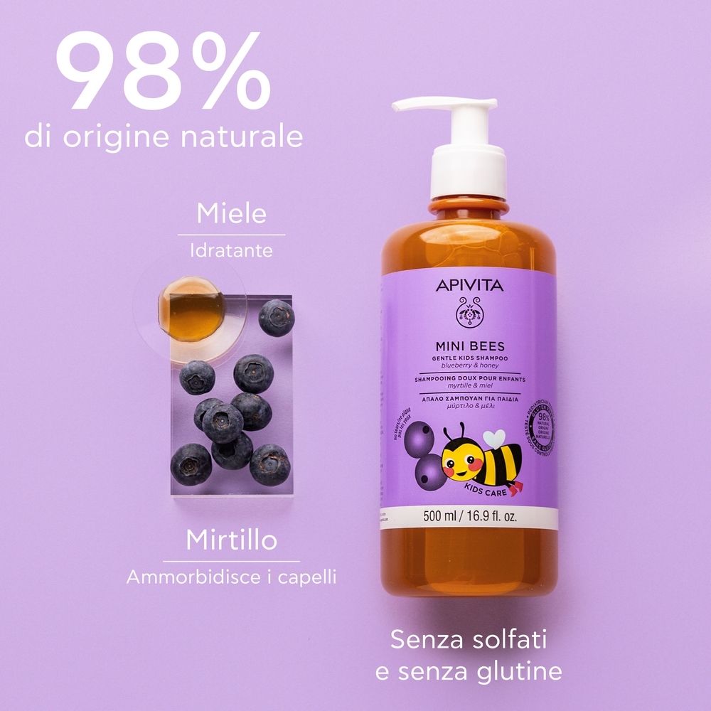 APIVITA Mini Bees Shampoo. Flasche mit Pumpe. Text: 98% natürlichen Ursprungs. Blaubeere und Honig. Ohne Sulfate und Gluten.