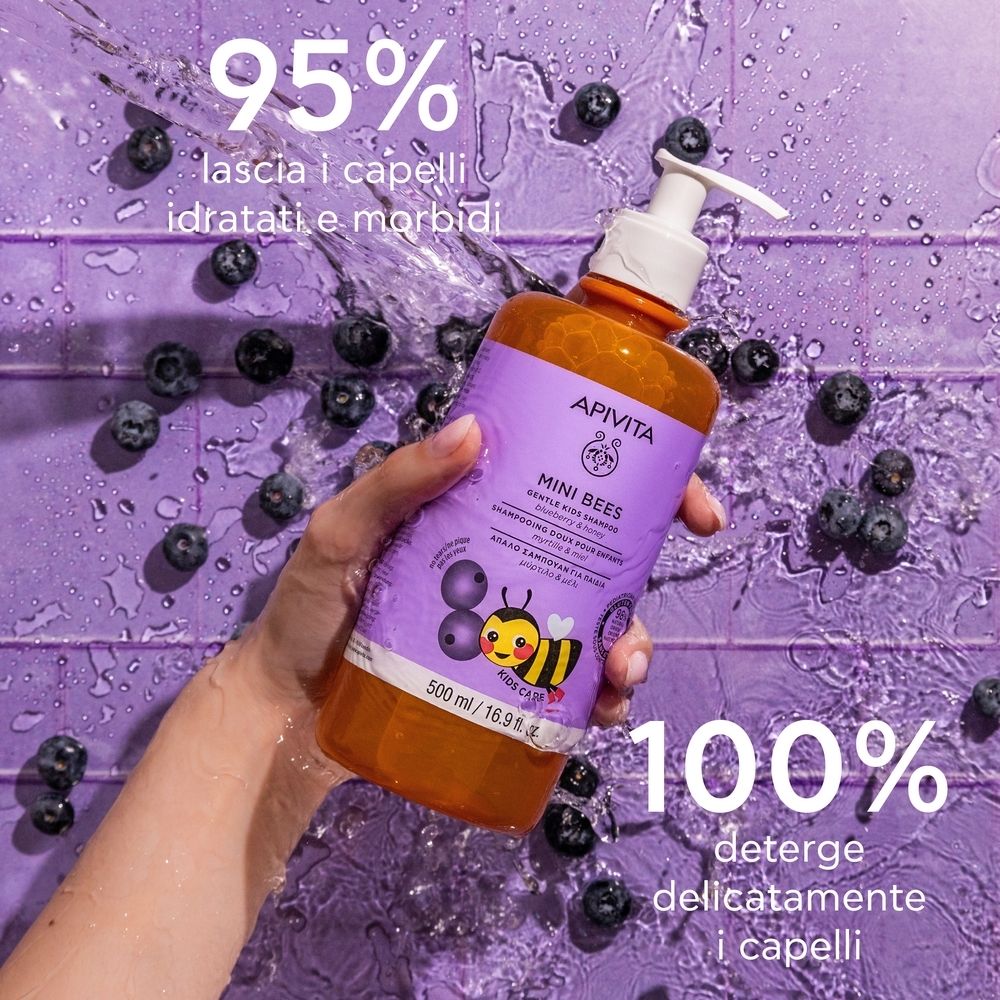 APIVITA Mini Bees Shampoo. Flasche mit Pumpe. Text: 95% hydratisiertes und weiches Haar. 100% sanfte Reinigung.