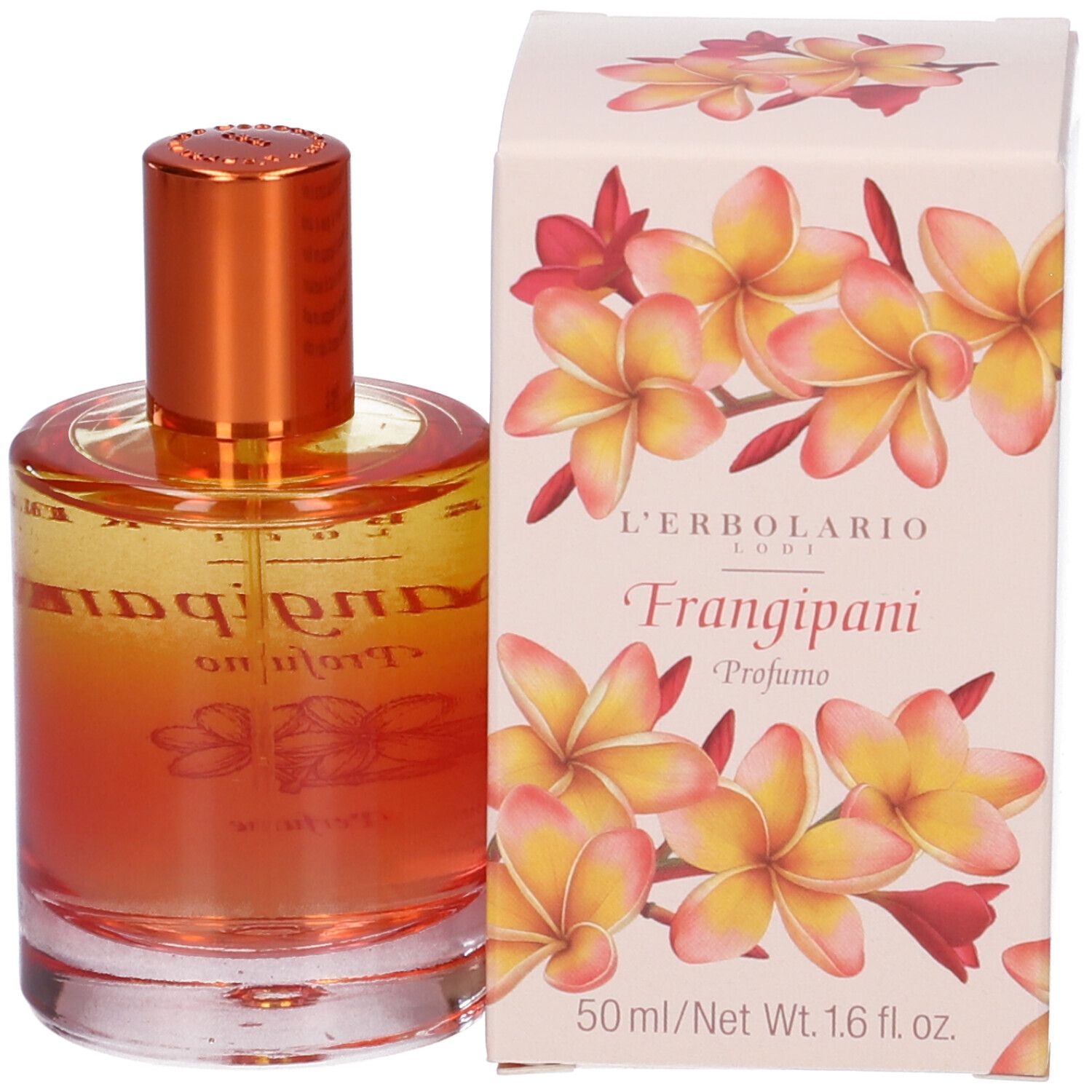 Glasflasche mit orangefarbenem Verschluss, gefüllt mit duftendem, orangefarbenem Parfüm. Daneben eine Schachtel mit Blumenmuster und dem Aufdruck „Frangipani Profumo“.