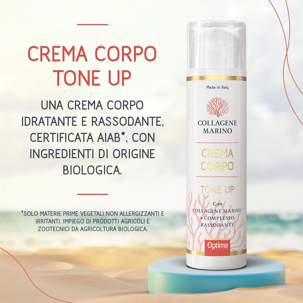Flasche marine Kollagen Körpercreme Tone Up auf einem Podest, Strand im Hintergrund.