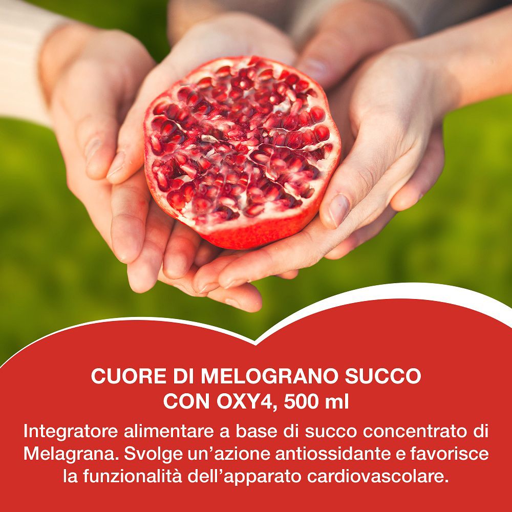Hände halten eine aufgeschnittene Granatapfelhälfte. Text unten: 'CUORE DI MELOGRANO SUCCIO CON OXY4, 500 ml'.