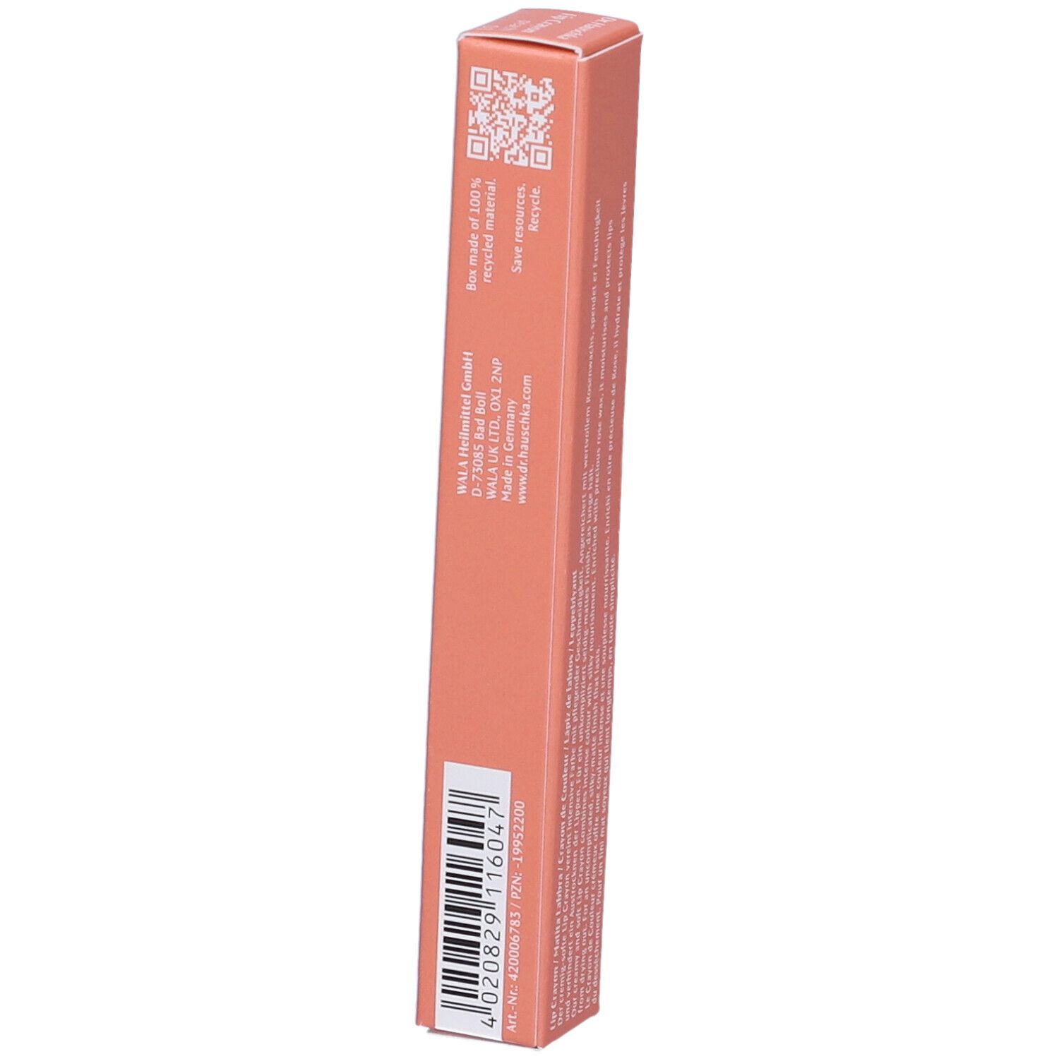 Rückseite der Lippenstift-Stift-Verpackung. QR-Code und weitere Informationen. Marke Dr. Hauschka. Hergestellt aus recyceltem Material.