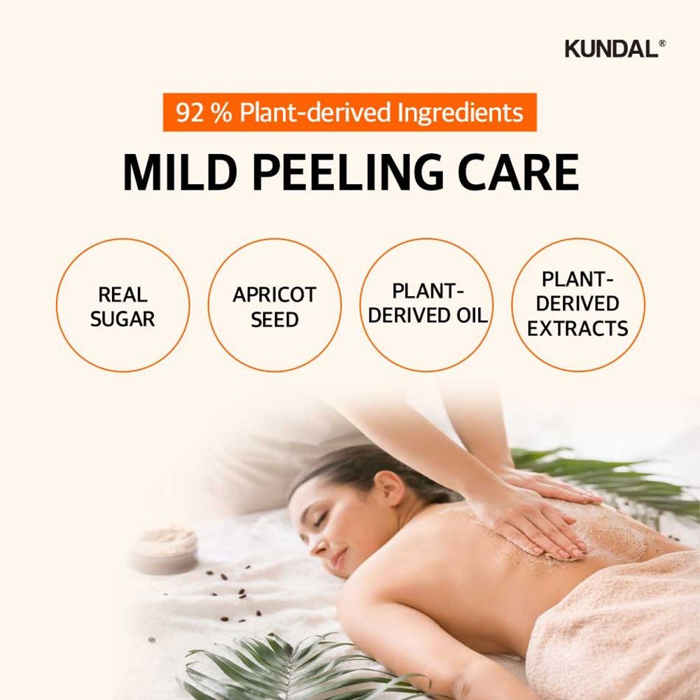Werbung für Körperpeeling. 92% Inhaltsstoffe pflanzlichen Ursprungs. Mit Zucker, Aprikosenkernen, Öl und Extrakten.