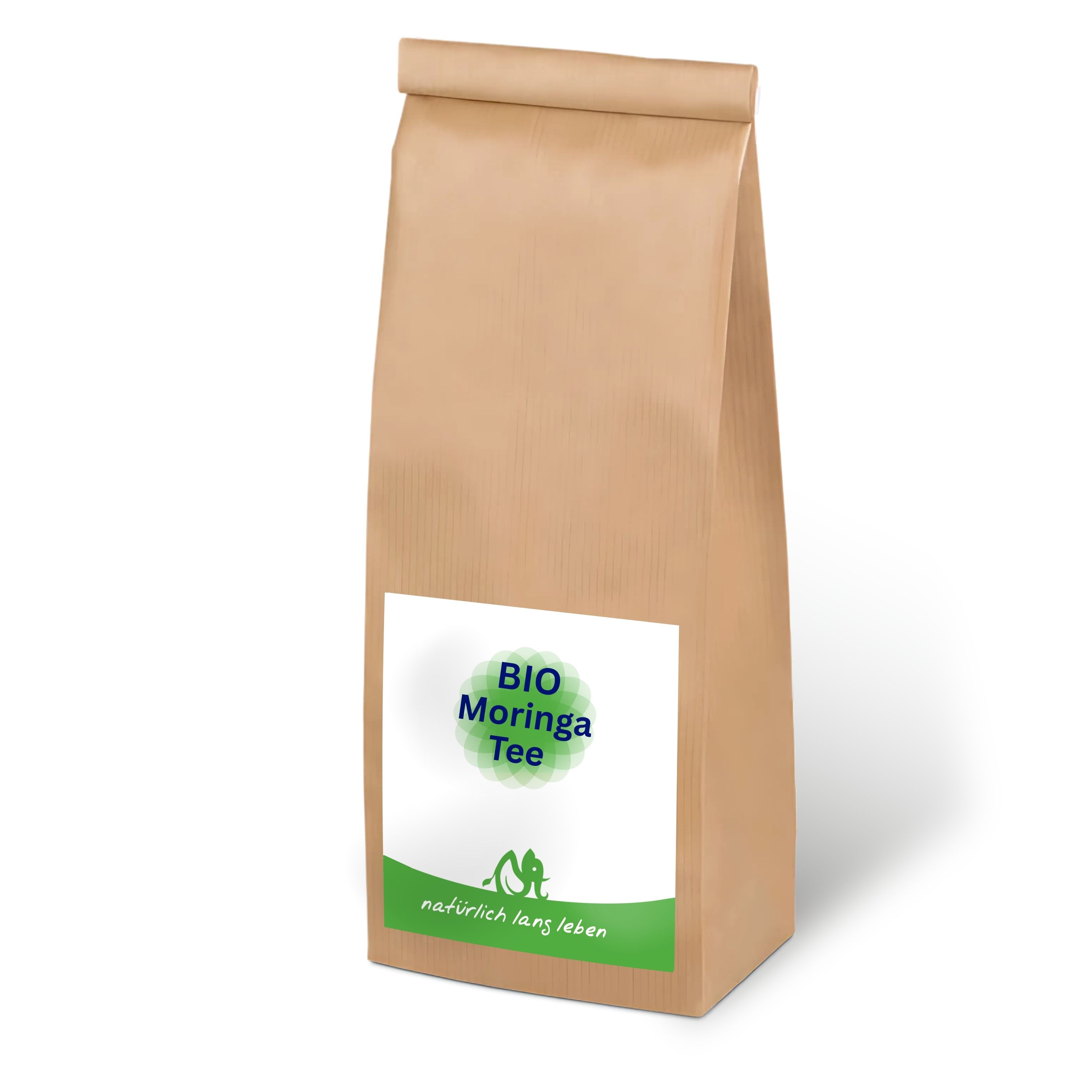 Braune Papiertüte mit weißem Etikett. Etikett mit grünem Kreis und Text: BIO Moringa Tee. Unterhalb: natürlich lang leben.
