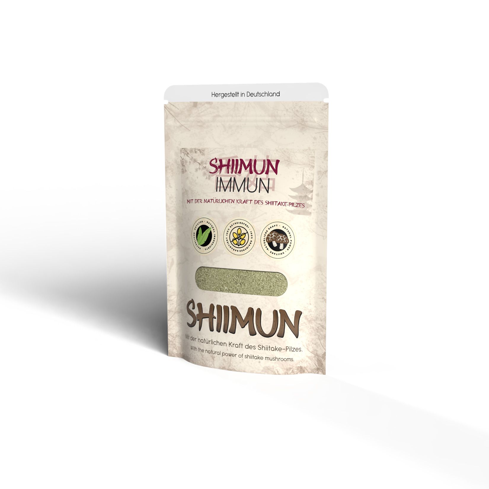 Beutel mit Shiimun Immun Pulver. Grünliches Pulver in einem Beutel mit Logo und Text. Siegel mit Logo.