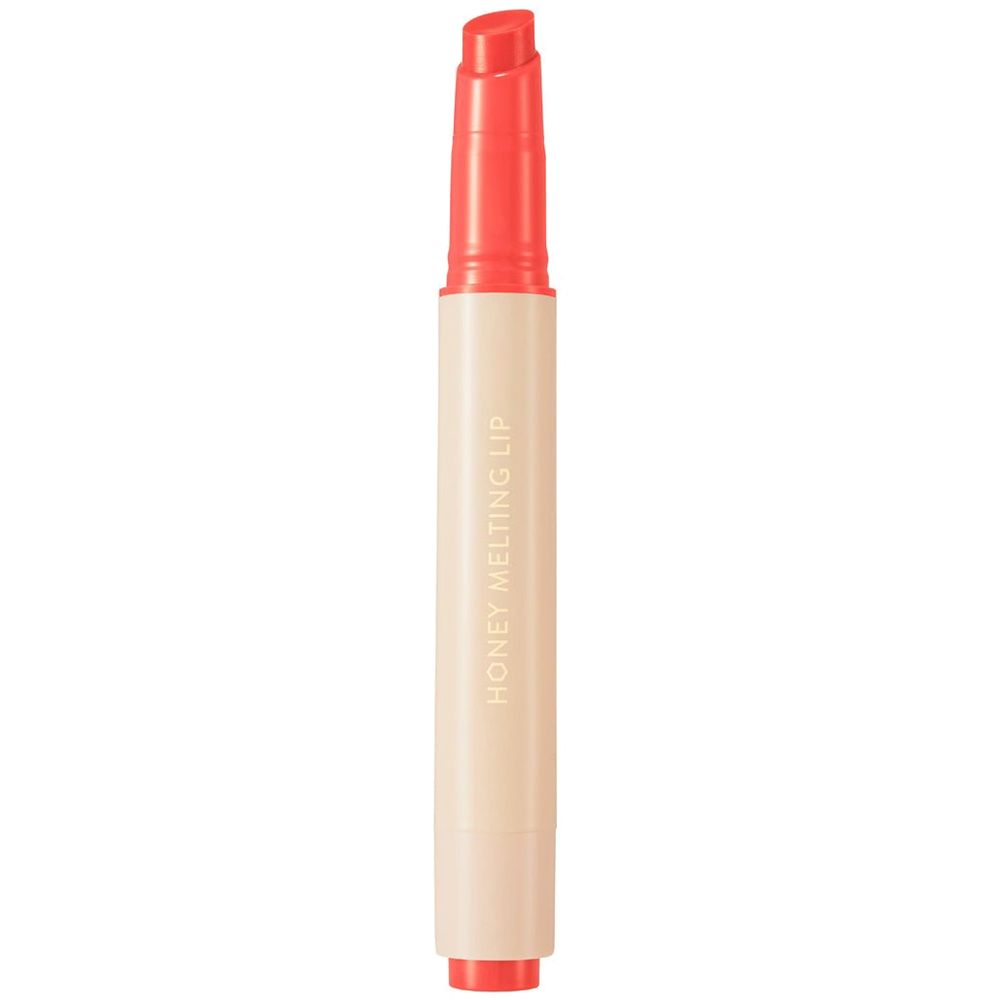 Lippenstift mit cremefarbener Hülse und orangefarbener Spitze. Aufschrift: HONEY MELTING LIP.