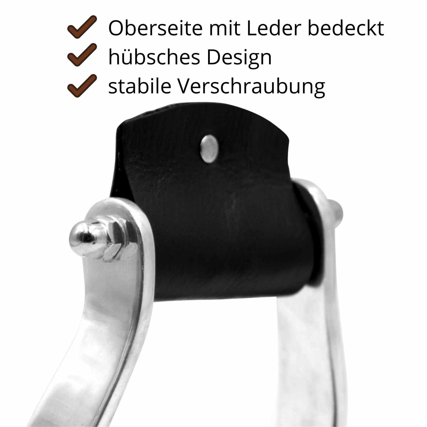 Nahaufnahme eines Westernsteigbügels. Schwarzes Leder, silberfarbenes Metall. Text: Oberseite mit Leder bedeckt, hübsches Design, stabile Verschraubung.