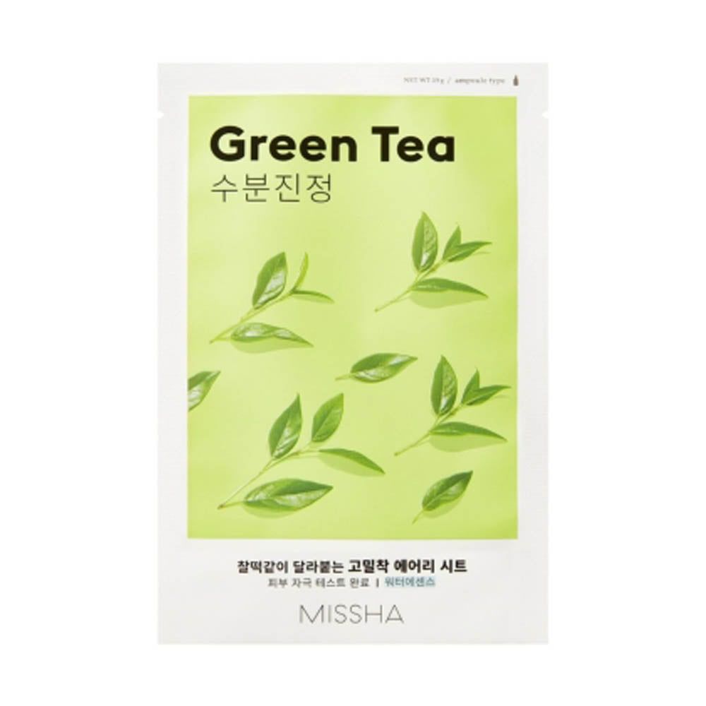 Verpackung mit grünem Hintergrund und Blättern. Text: Green Tea, MISSHA. Koreanischer Text.