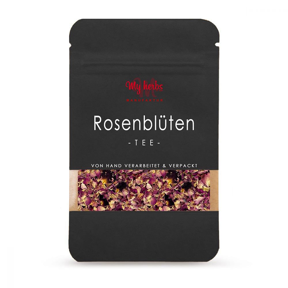 Schwarzer Beutel mit Rosenblüten Tee. Aufschrift: My Herbs, Rosenblüten Tee. Unterhalb: Von Hand verarbeitet & verpackt. Sichtbar: getrocknete Blüten.