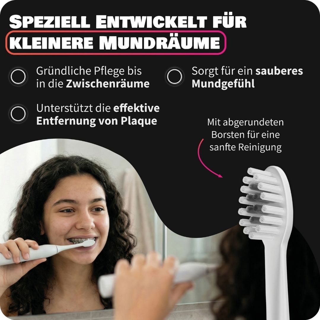Mädchen putzt Zähne mit elektrischer Zahnbürste, Bürstenkopf für kleine Münder.