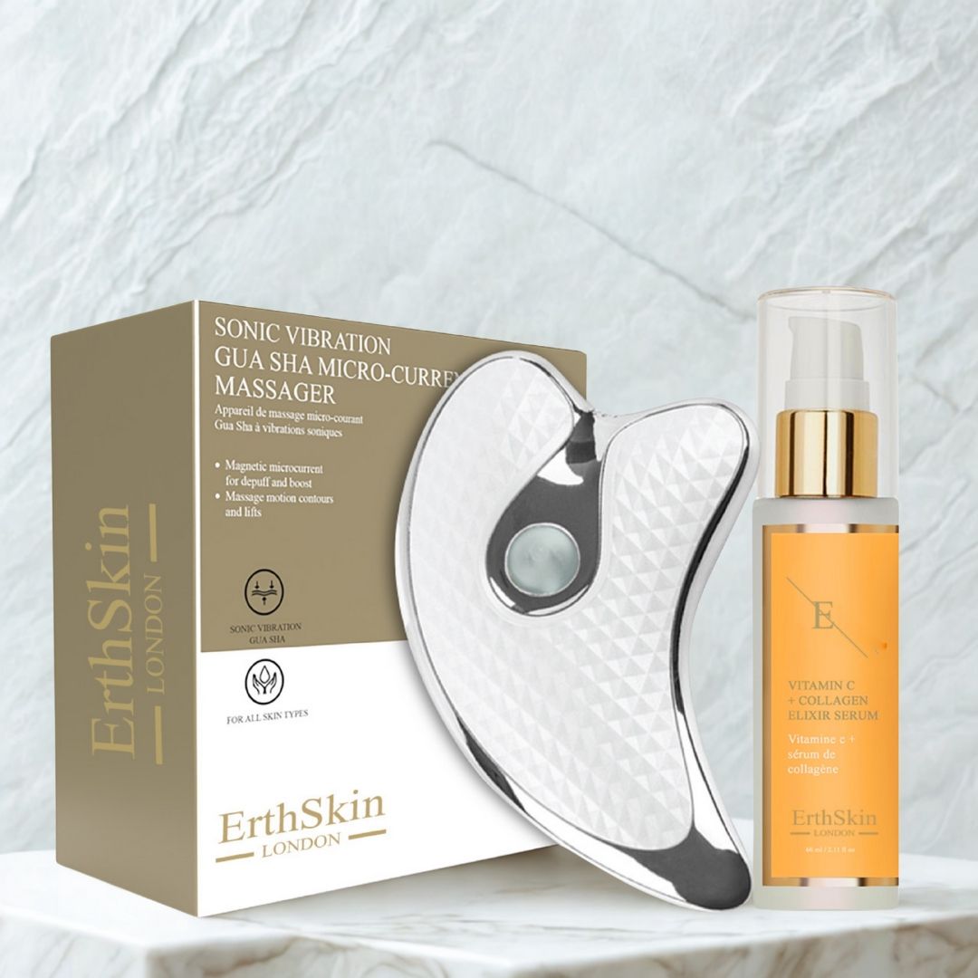 Gua Sha Massagegerät und Serum. Silberfarbenes Gerät, gelbes Serum mit goldfarbenem Deckel. Verpackung mit Produktnamen.