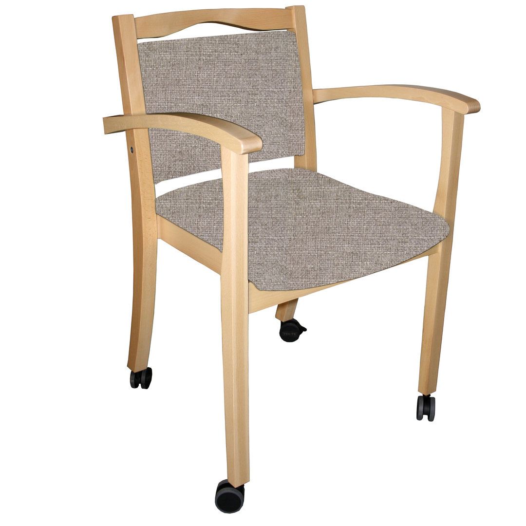 Seniorenstuhl mit Armlehnen und Rollen. Holzrahmen, graue Sitzfläche und Rückenlehne.