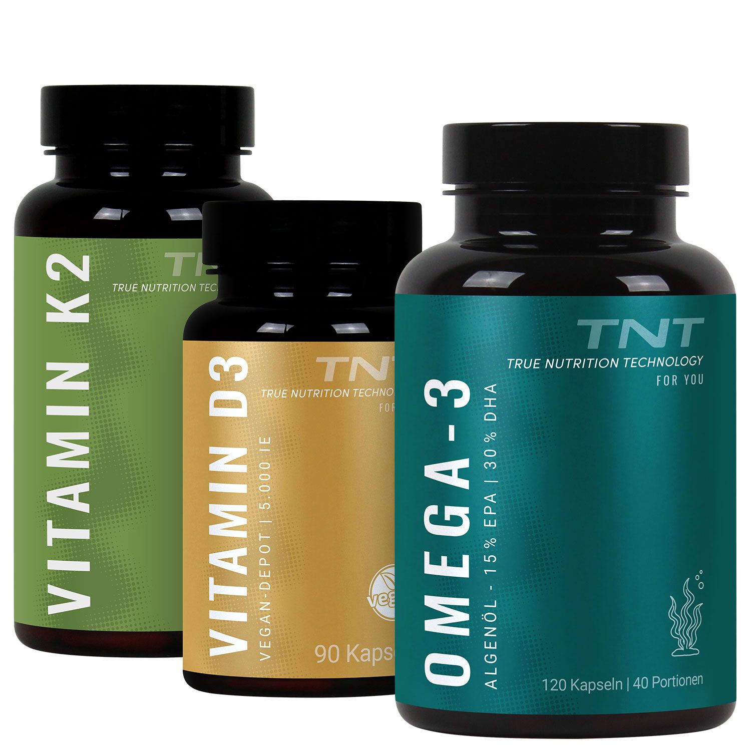 Drei Flaschen Nahrungsergänzungsmittel: Omega-3, Vitamin D3 und Vitamin K2.