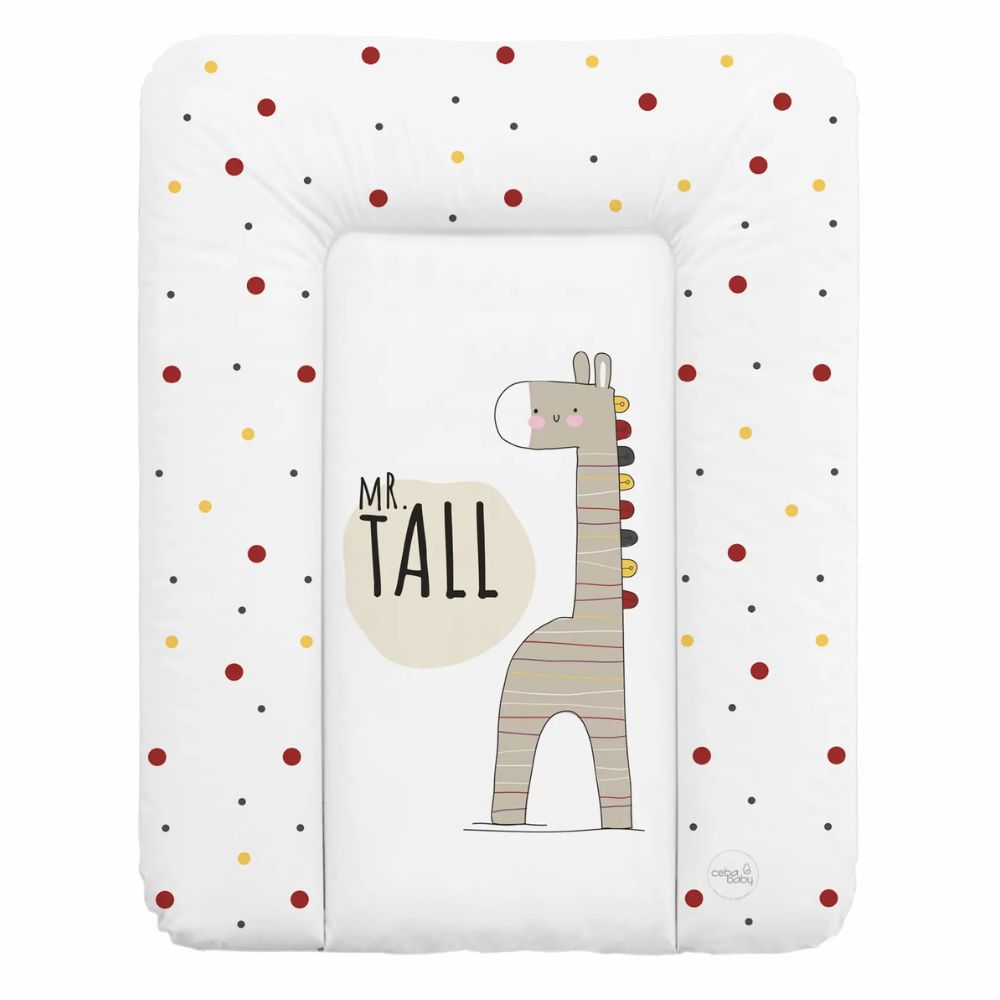 Wickelauflage mit Giraffen-Illustration und Schriftzug "MR. TALL". Weiße Oberfläche mit roten und gelben Punkten.