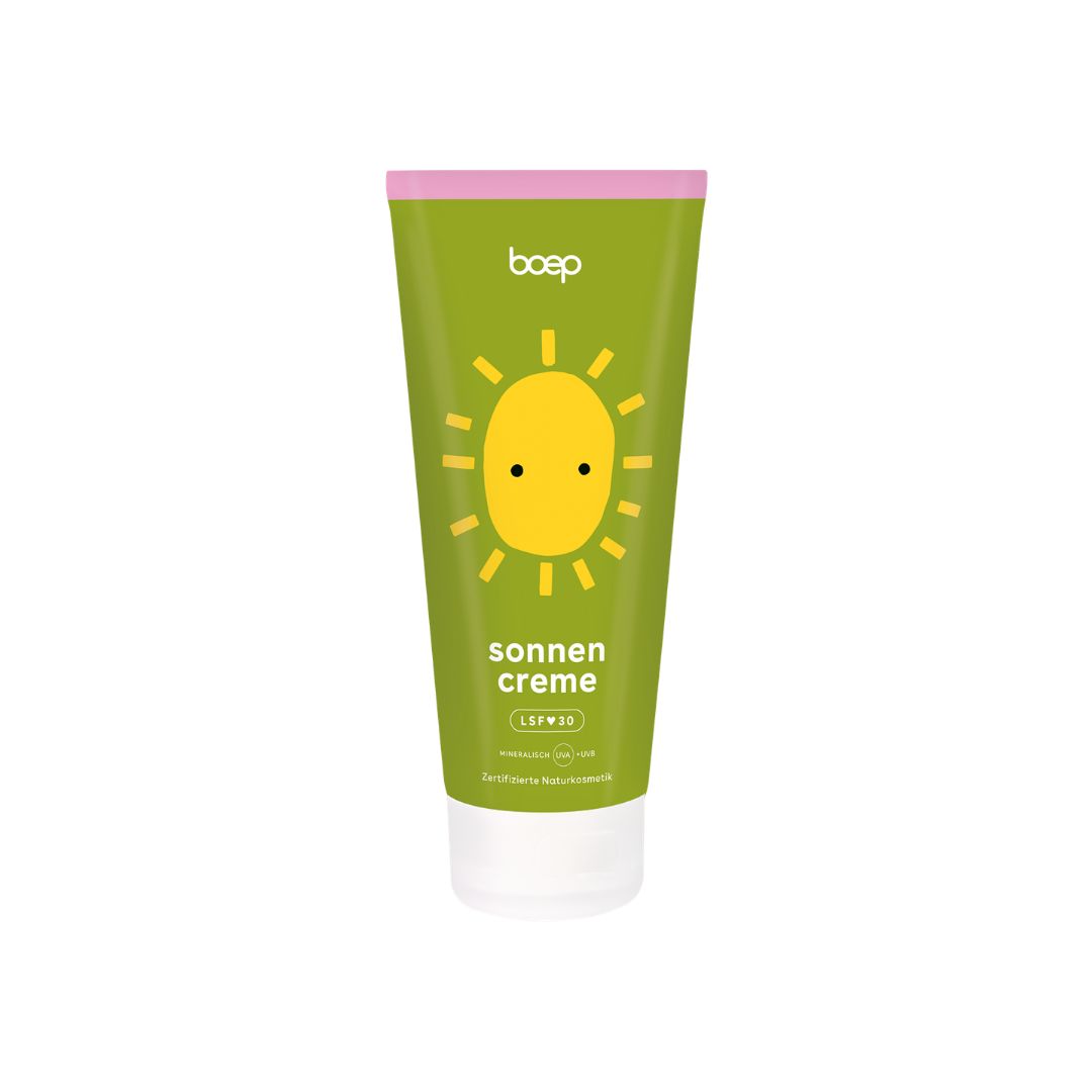 Grüne Tube Sonnencreme mit gelber Sonne. Text: Sonnencreme LSF30. Zertifizierte Naturkosmetik.