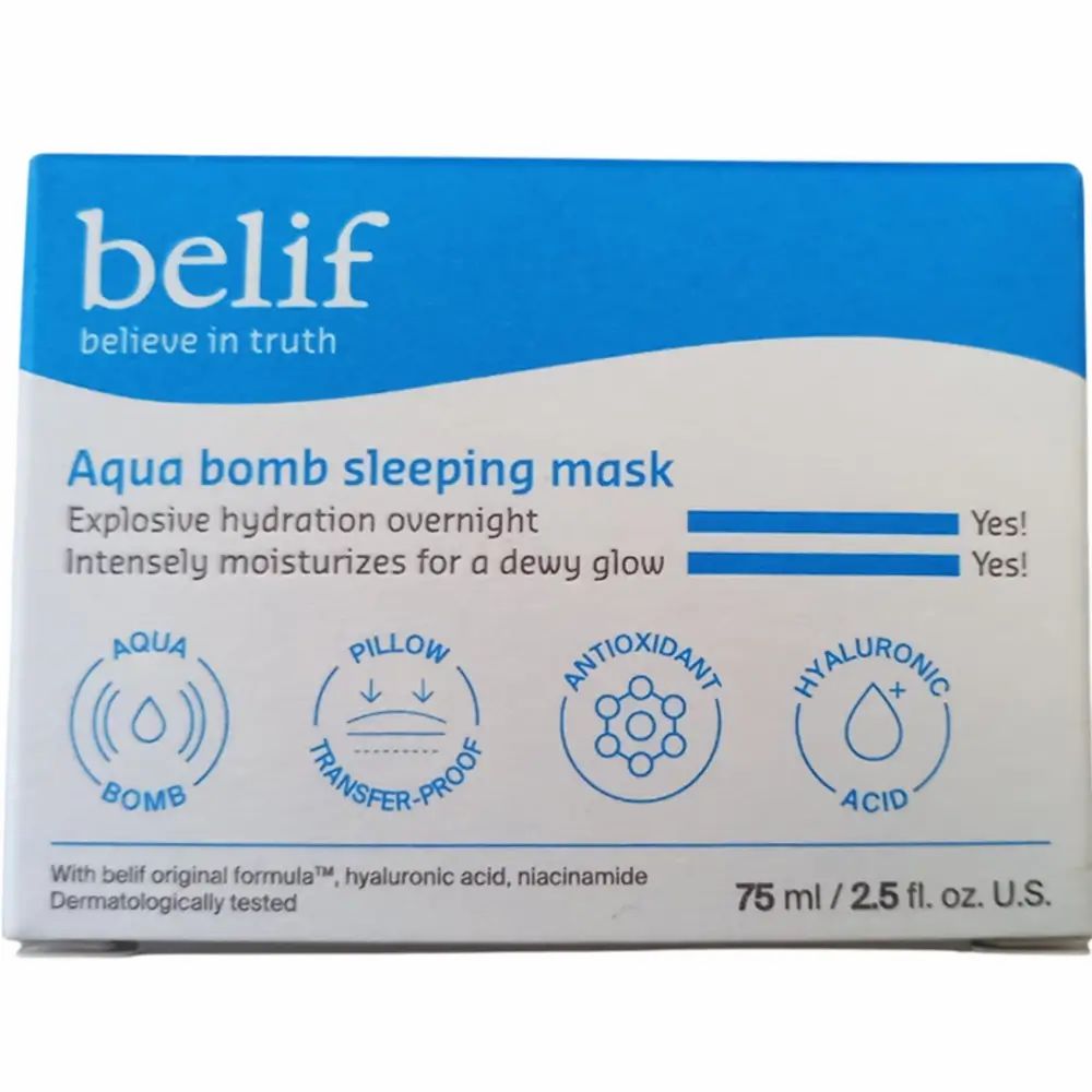 Weiße Verpackung mit blauer Schrift. Aufschrift: belif, Aqua bomb sleeping mask. Mit Produktinformationen und Logos.