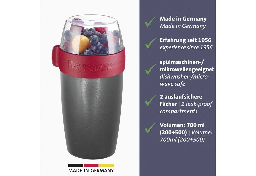 Müslibecher mit rotem Band und transparentem Deckel. Text: Made in Germany, spülmaschinen-/mikrowellengeeignet, 2 auslaufsichere Fächer.