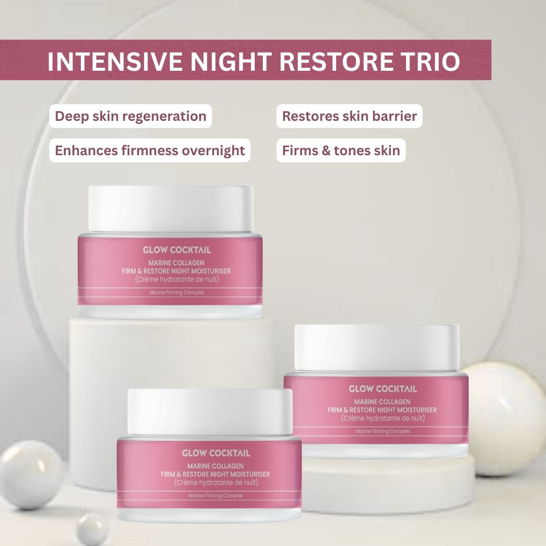 Drei Tiegel. Rosa mit weißem Deckel. Text: Glow Cocktail, Marine Collagen Firm & Restore Night Moisturiser. Auf Podesten.