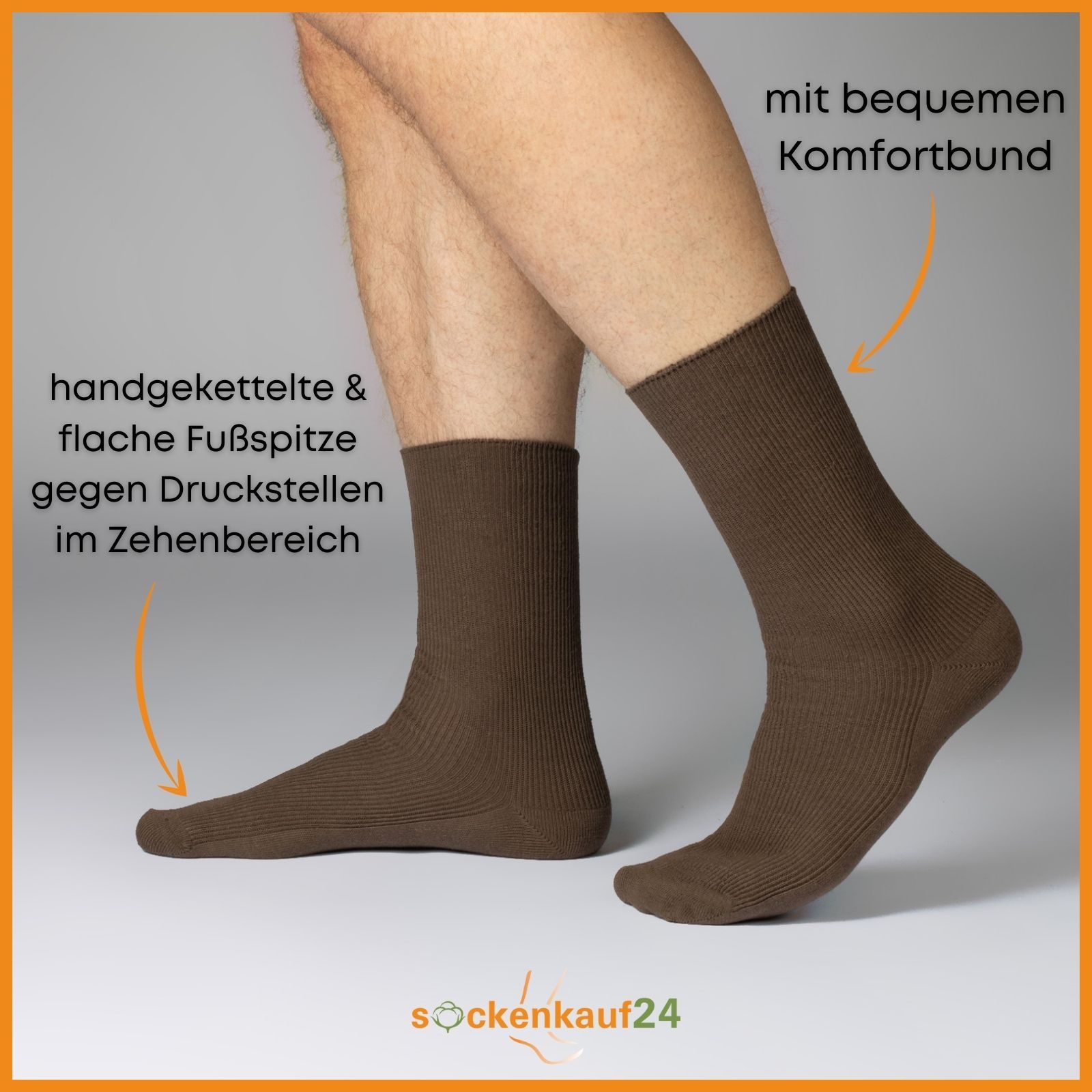 Braune Socke am Fuß. Rippstrickmuster. Flache Fußspitze. Text: handgekettelte & flache Fußspitze gegen Druckstellen im Zehenbereich.