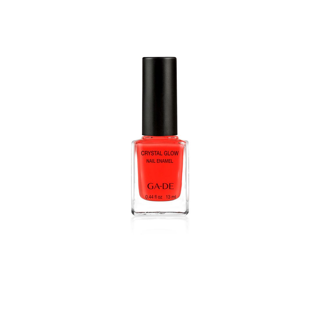 Nagellackflasche mit roter Flüssigkeit. Schwarzer Deckel. Aufschrift: Crystal Glow Nail Enamel, GA-DE.
