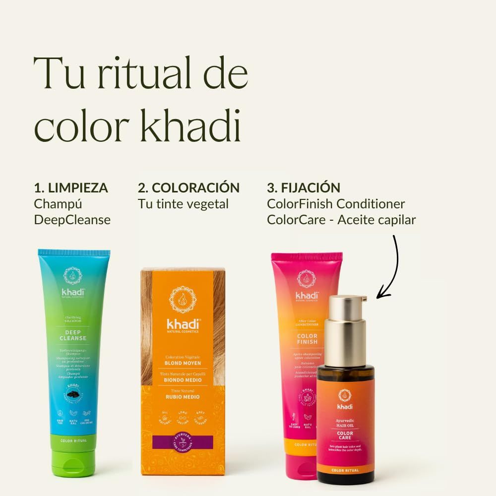 Produktreihe: Shampoo, Pflanzenhaarfarbe, Conditioner und Öl. Marke: Khadi. Text: 'Tu ritual de color Khadi'.