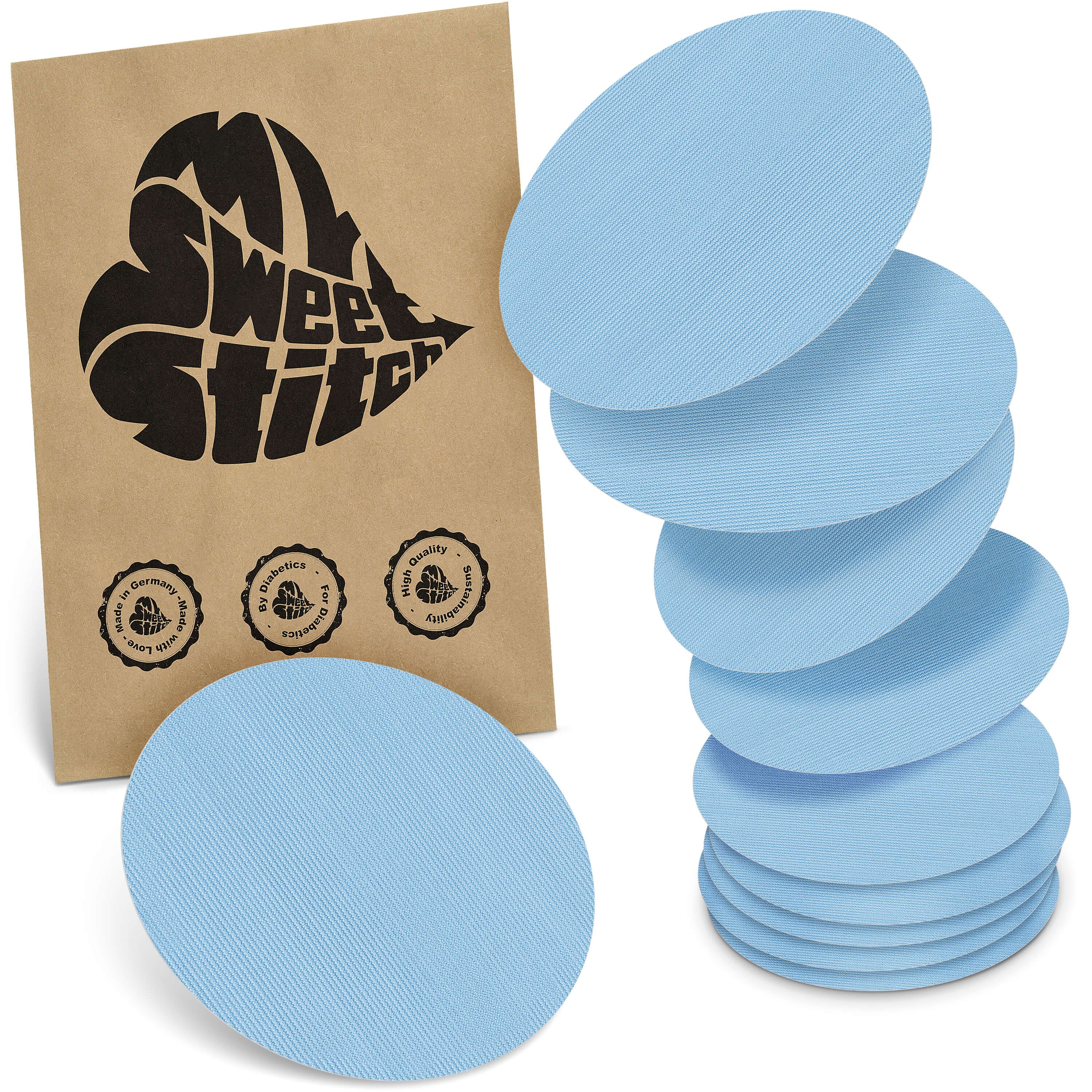 Hellblaue, ovale Pflaster. Auf brauner Verpackung steht "My Sweet Stitch". Siegel: Made in Germany, Diabetes-geeignet, hohe Qualität.