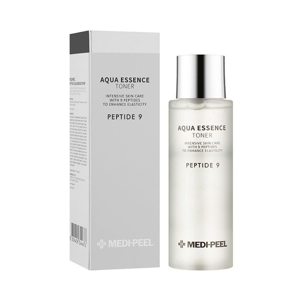Medi-Peel Peptide 9 Aqua Essence Toner mit Verpackung. Flasche aus mattiertem Glas mit silbernem Verschluss.