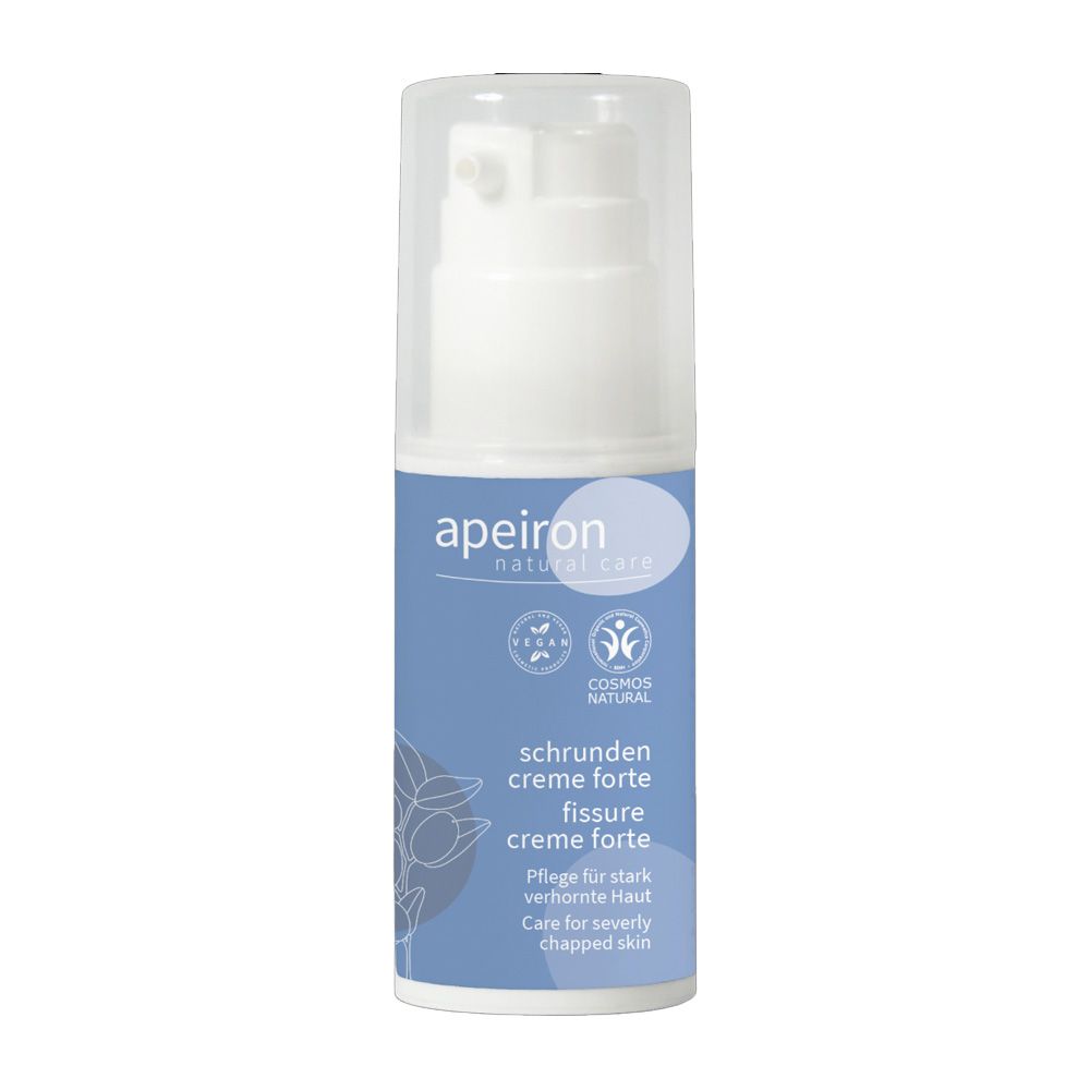 Creme-Spenderflasche. Aufschrift: Apeiron natural care, Schrunden Creme Forte, Fissure Creme Forte. Vegan- und Cosmos Natural-Siegel.