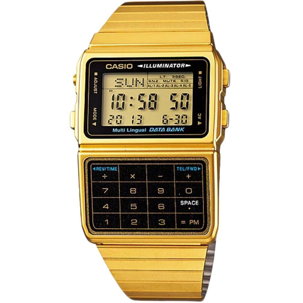 Goldfarbene Digitaluhr mit Databank-Funktion. Schwarzes Display mit Uhrzeit und Datum. Tastatur unterhalb des Displays. Edelstahl beschichtet.