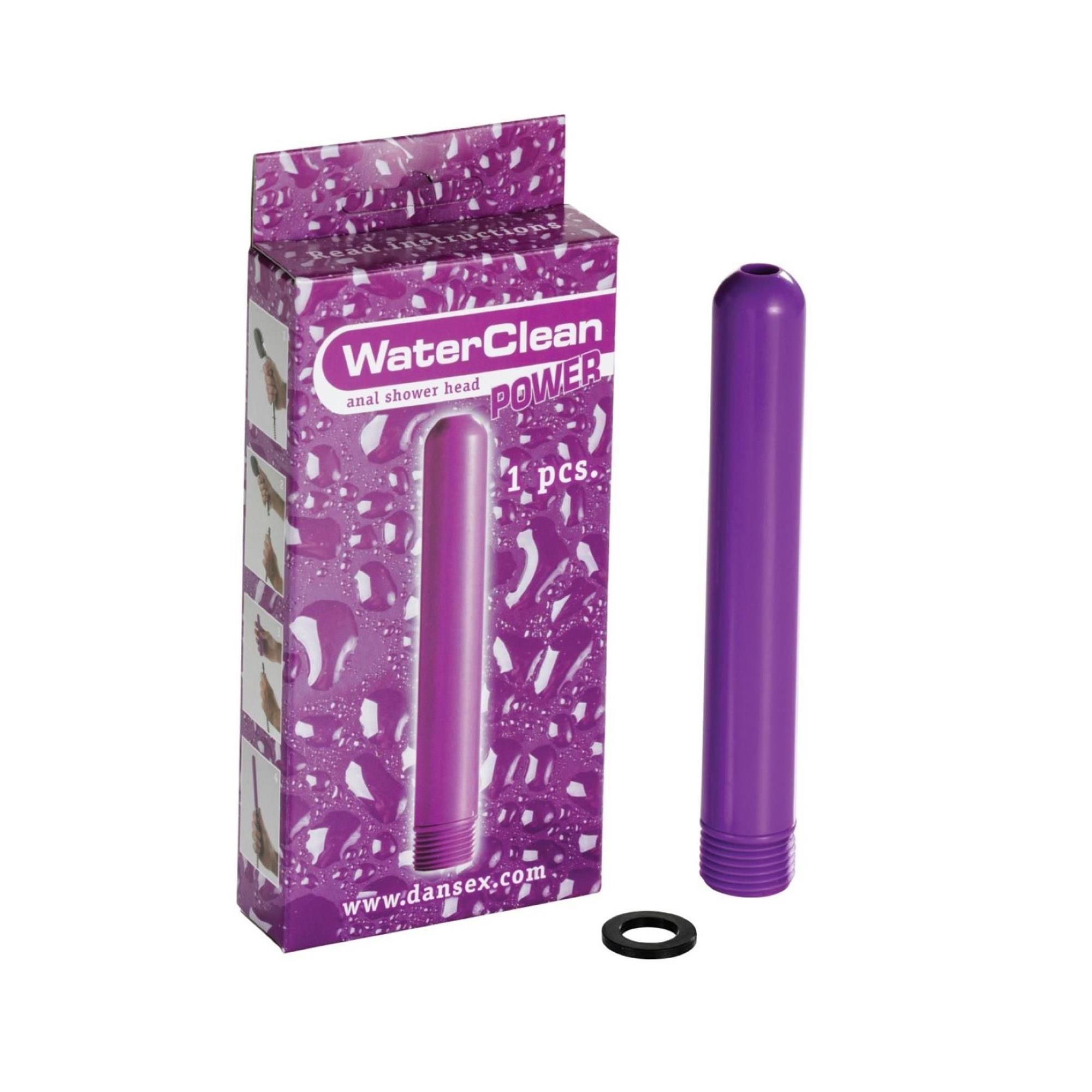 Lila Duschkopf neben Verpackung. Verpackung mit Produktabbildung und Schriftzug WaterClean Power. Schwarzer Dichtungsring.