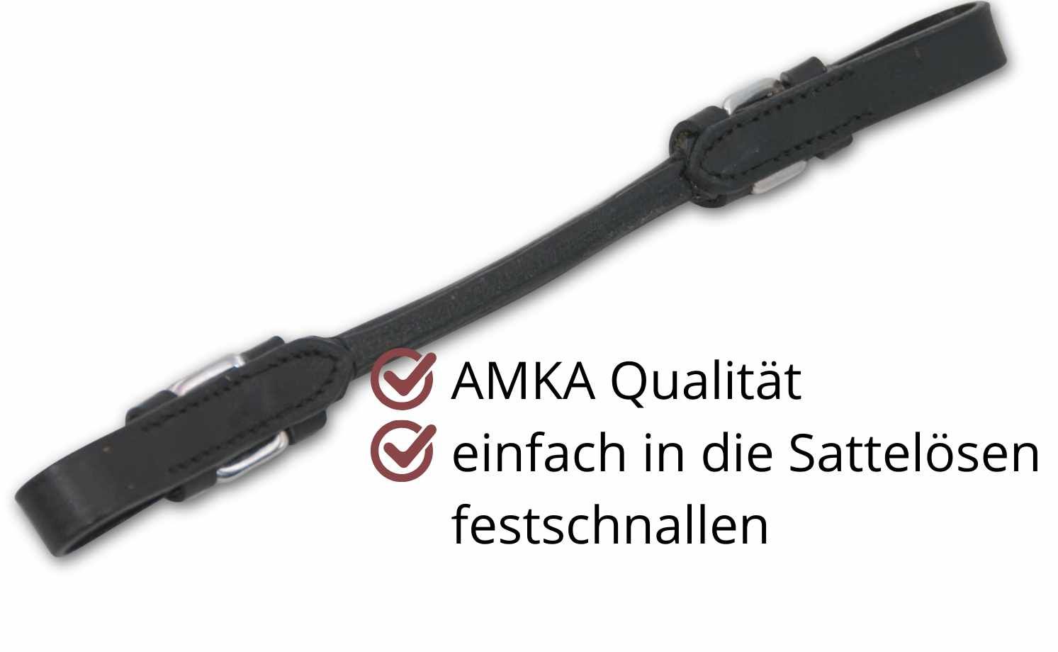 Schwarzer Sattelschutzbezug mit silbernen Schnallen. Text: AMKA Qualität, einfach in die Sattellösen festschnallen.