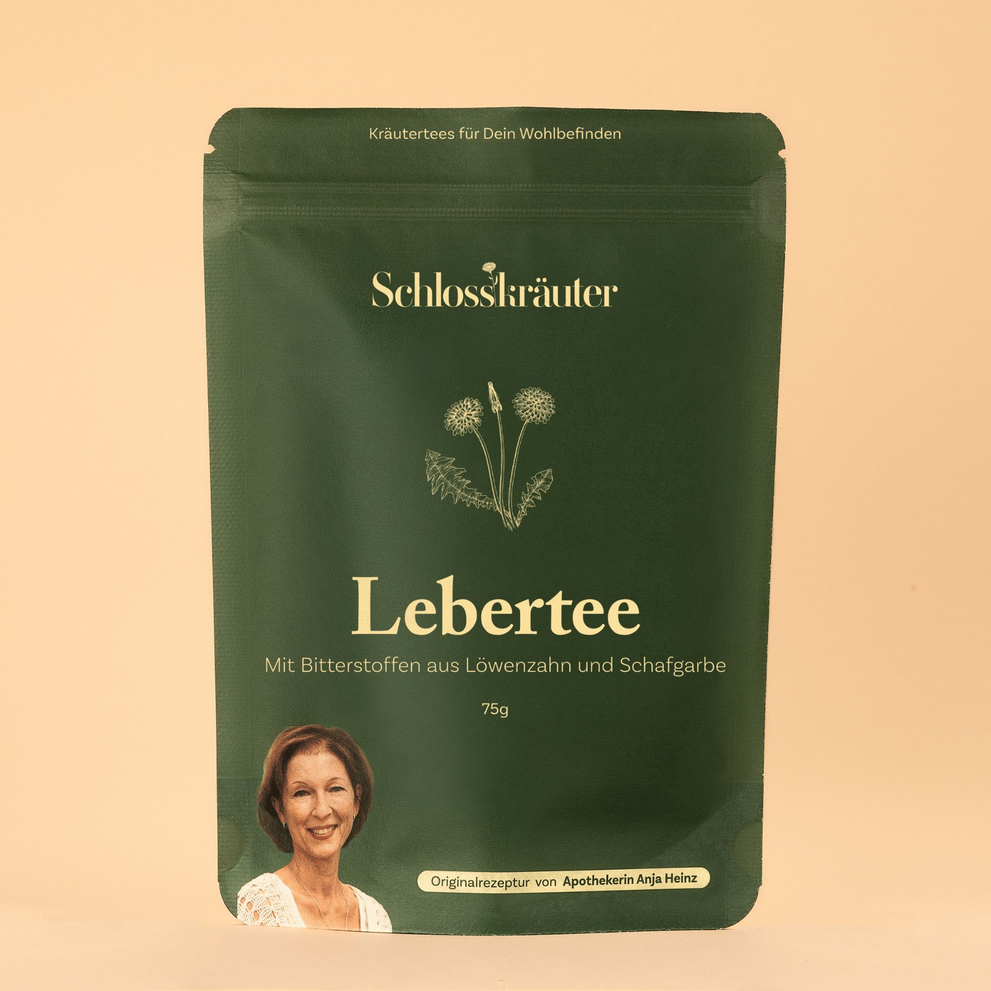 Grüner Beutel Schlosskräuter Lebertee. Text: Lebertee, 75g. Frau im Bild. Kräutertees für Dein Wohlbefinden.