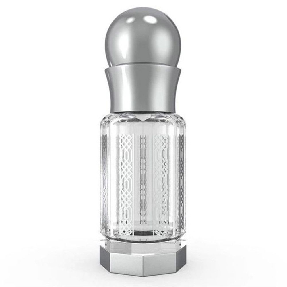 Klarer Glasflakon mit silberfarbenem Deckel und Verschluss. Der Flakon hat ein geometrisches Muster. Auf sechseckigem Sockel.