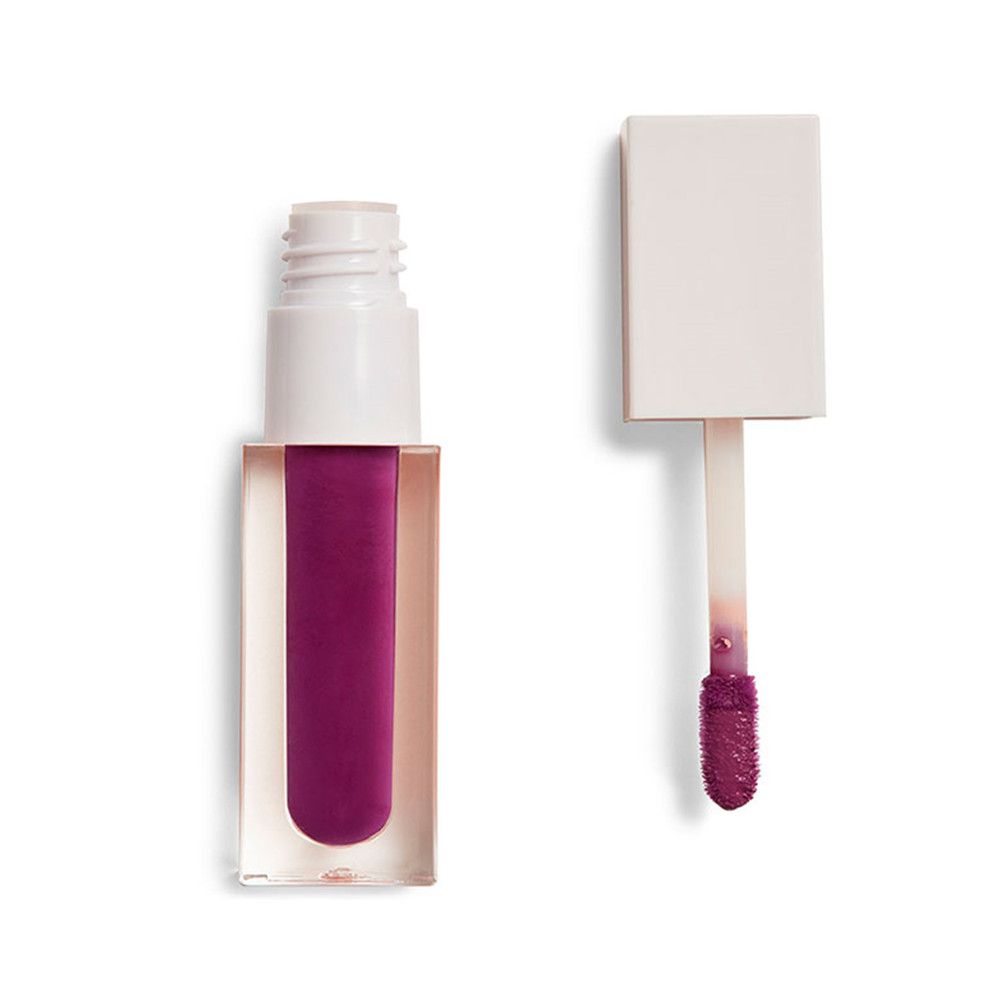 Lipgloss-Fläschchen mit geöffnetem Deckel und Applikator. Der Applikator zeigt die Farbe des Lipgloss.