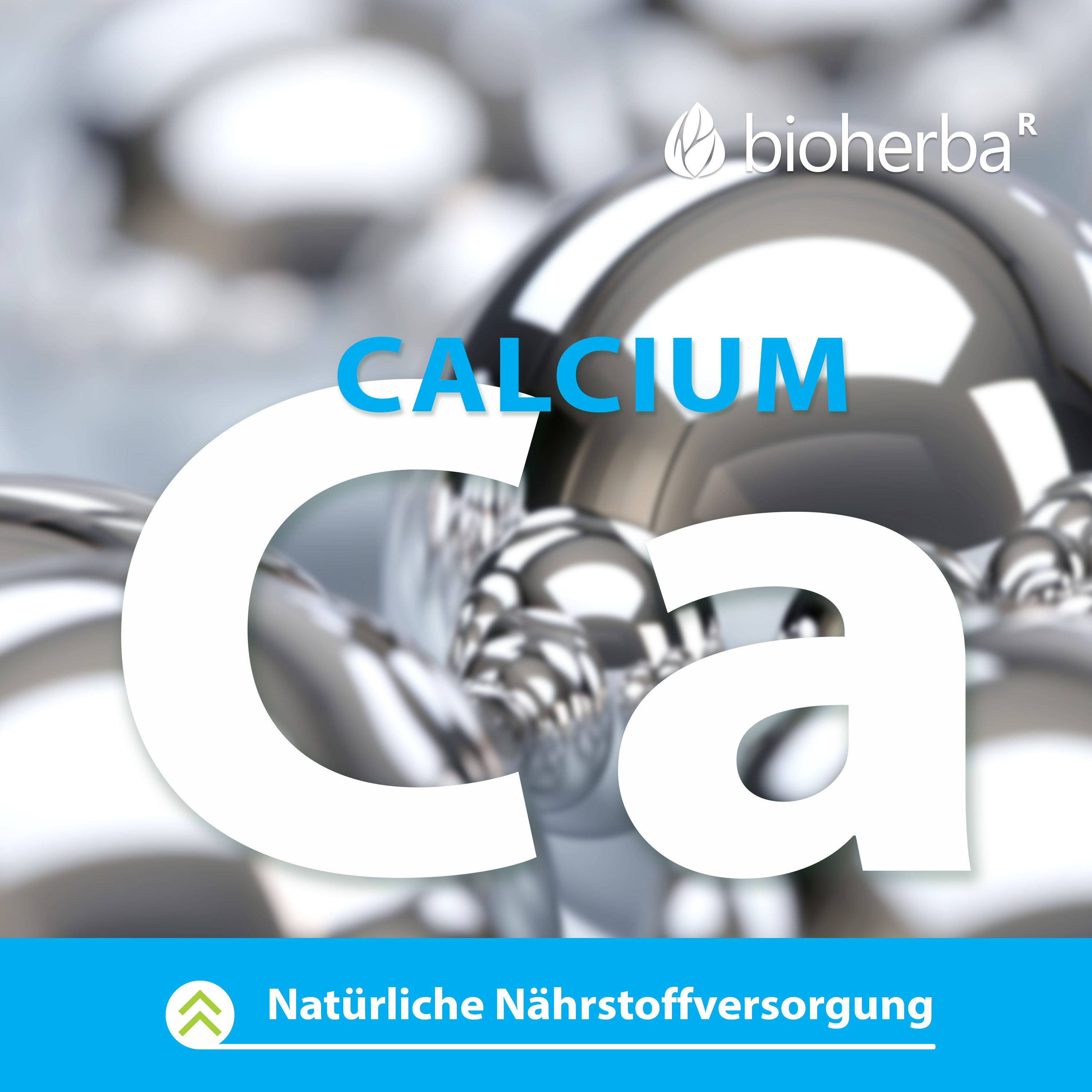 Nahaufnahme von Calcium-Kristallen. Großes weißes 'Ca' vor blauem Hintergrund. Text: Natürliche Nährstoffversorgung. Marke: Bioherba.