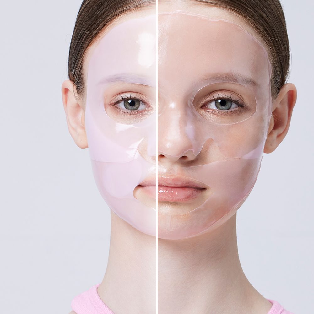 Gesichtshälfte mit aufgetragener Peptide Collagen Lifting Glow Hydrogel Mask.