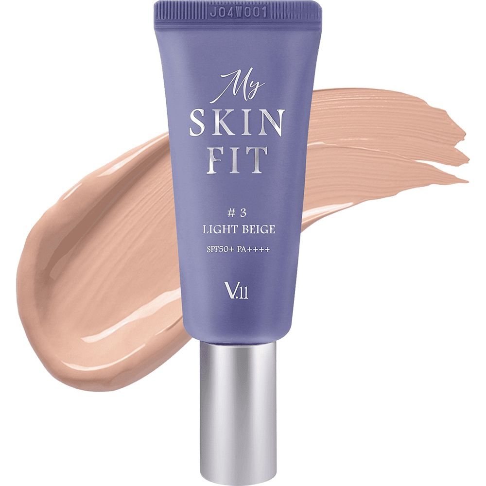 Lila Tube mit Aufschrift My Skin Fit #3 Light Beige SPF 50+ PA++++. Farbklecks daneben. Silberne Kappe. V11 Logo.