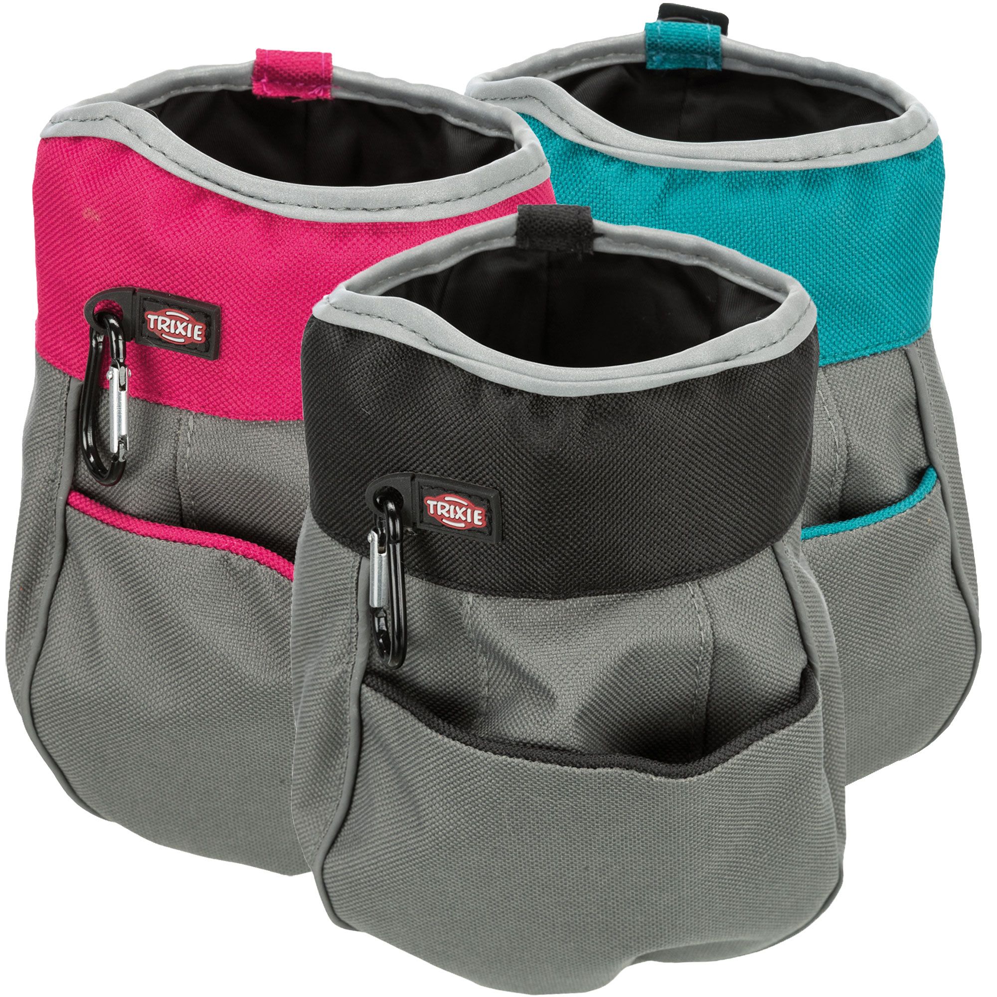 Drei Futterbeutel in Grau mit farbigen Rändern. Schwarze Karabinerhaken und Logo. Verschiedene Farben: Pink, Türkis und Schwarz.