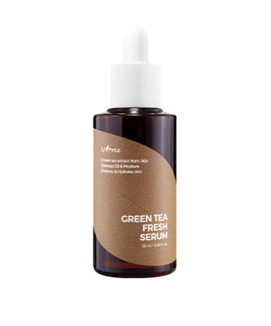 Braune Glasflasche mit weißem Deckel und Pipette. Aufkleber mit Produktnamen und Text. ISNTREE Green Tea Fresh Serum.