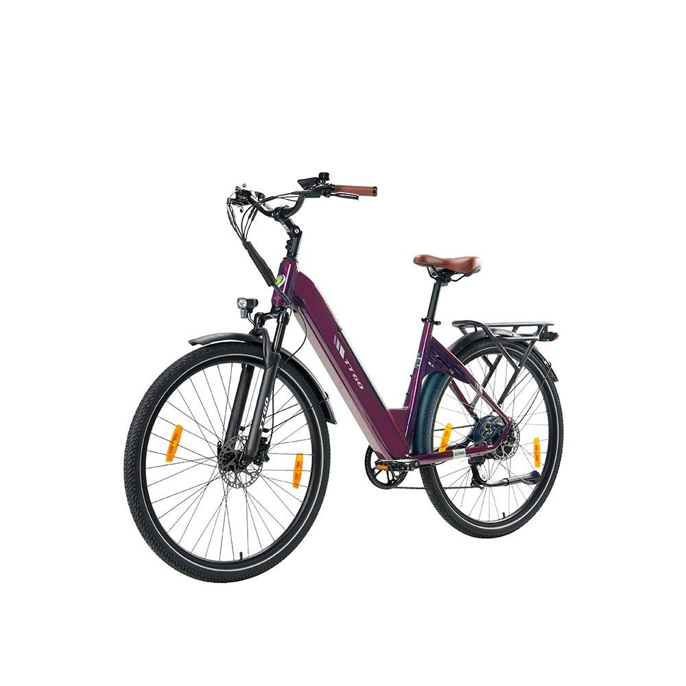 Lila E-Bike mit braunem Sattel und Lenkergriffen. Schwarze Reifen, Gepäckträger und Schutzbleche. Gelbe Reflektoren an den Speichen.