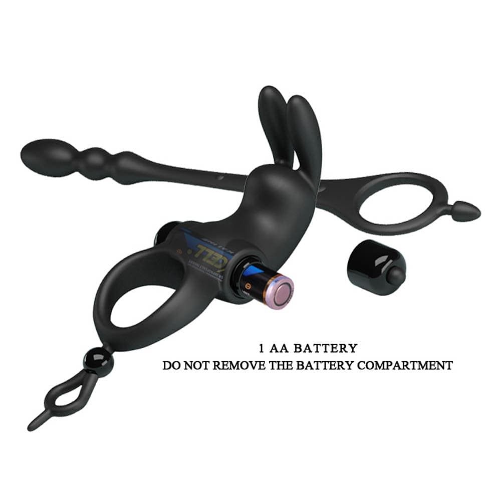 Schwarzes Vibrationsprodukt mit Ring, Stimulationsteil und Analplug. Batterie sichtbar. Text: 1 AA BATTERY, DO NOT REMOVE THE BATTERY COMPARTMENT.