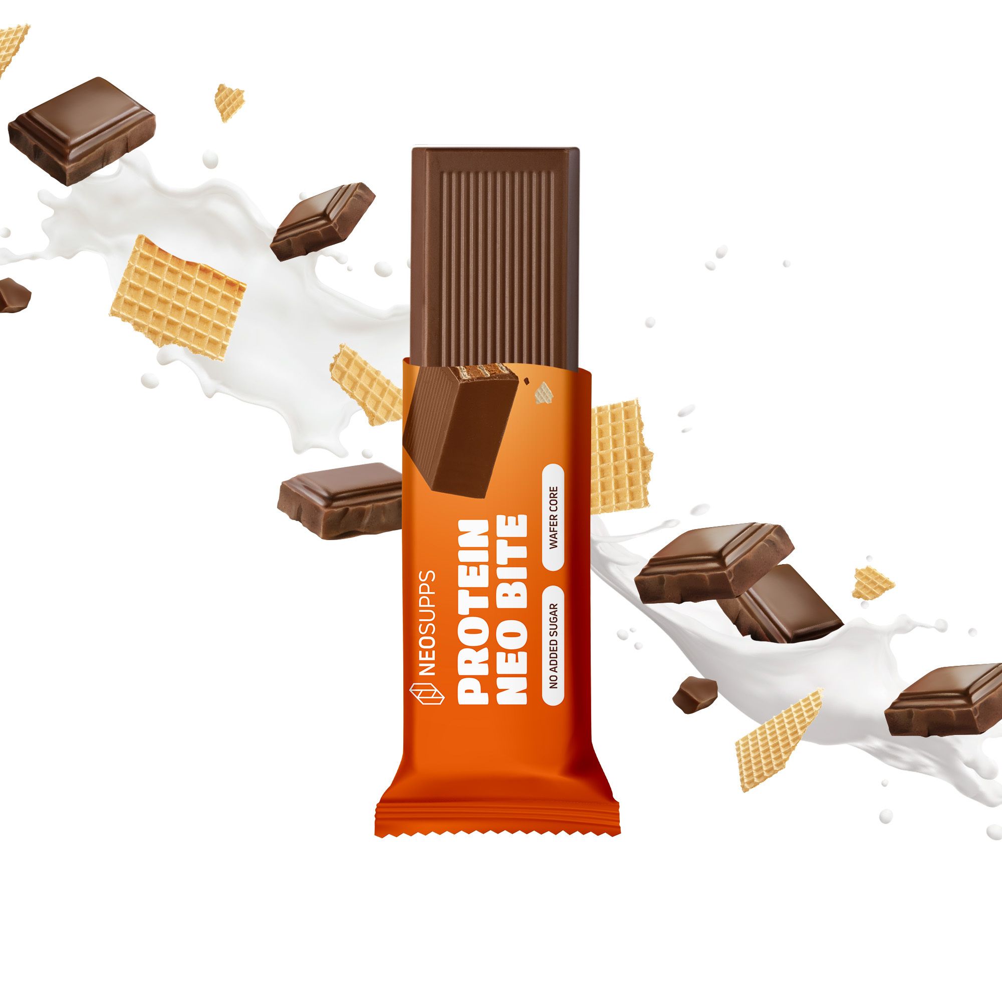 Proteinriegel in Verpackung, umgeben von Milchspritzern, Schokostücken und Waffelstückchen. Aufdruck: Neo Bite.